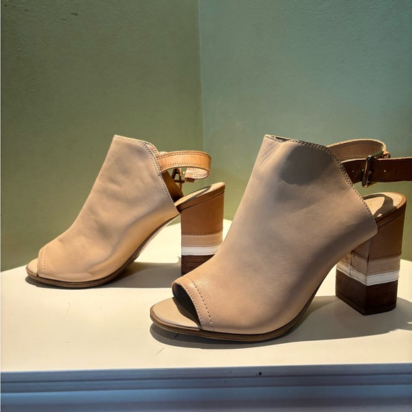 ALDO, nude coloured leather shoe with 4” block multicoloured heel. Size US 8.5 - Picture 3 of 8